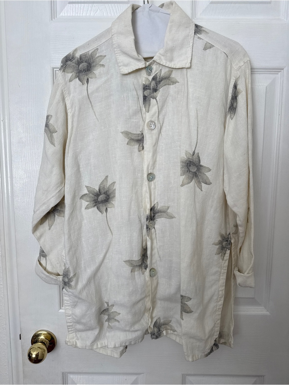 Vintage 100% linen long sleeve button up blouse
